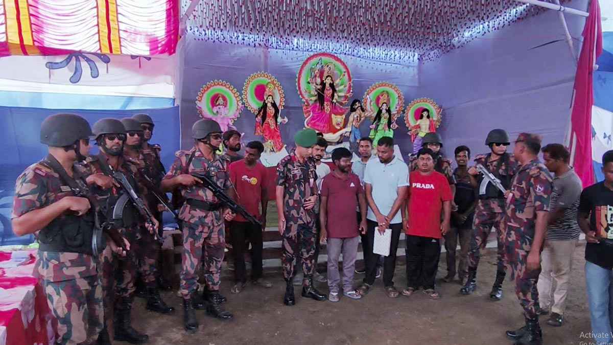 পঞ্চগড়ে দুর্গাপূজার নিরাপত্তায় ৬ প্লাটুন বিজিবি মোতায়েন