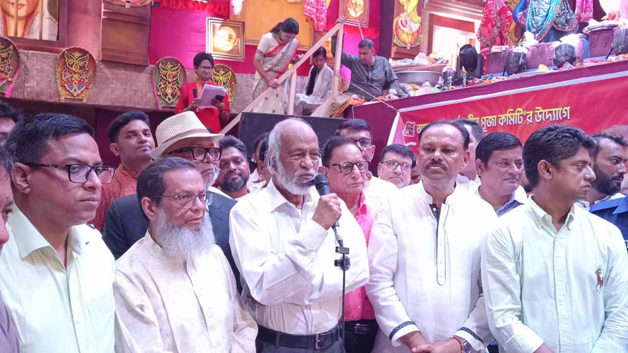 দুর্গাপূজায় ধর্মীয় সম্প্রীতি বজায় রাখার আহ্বান এলজিআরডি মন্ত্রীর