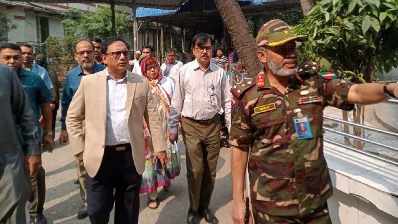 মিটফোর্ড হাসপাতাল পরিদর্শন স্বাস্থ্যসেবা সচিবের