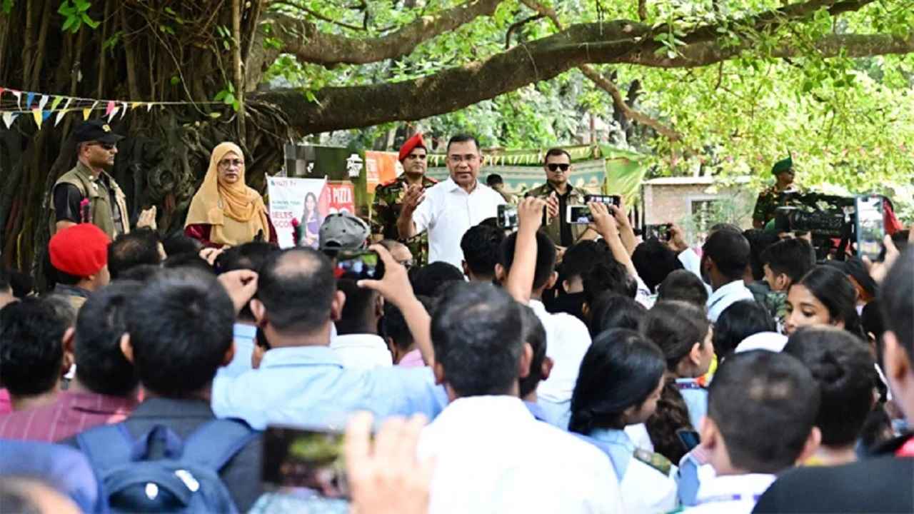 নিজ কলেজ প্রাঙ্গণে প্রধানমন্ত্রী, শিক্ষার্থীদের দিলেন দেশ গড়ার বার্তা