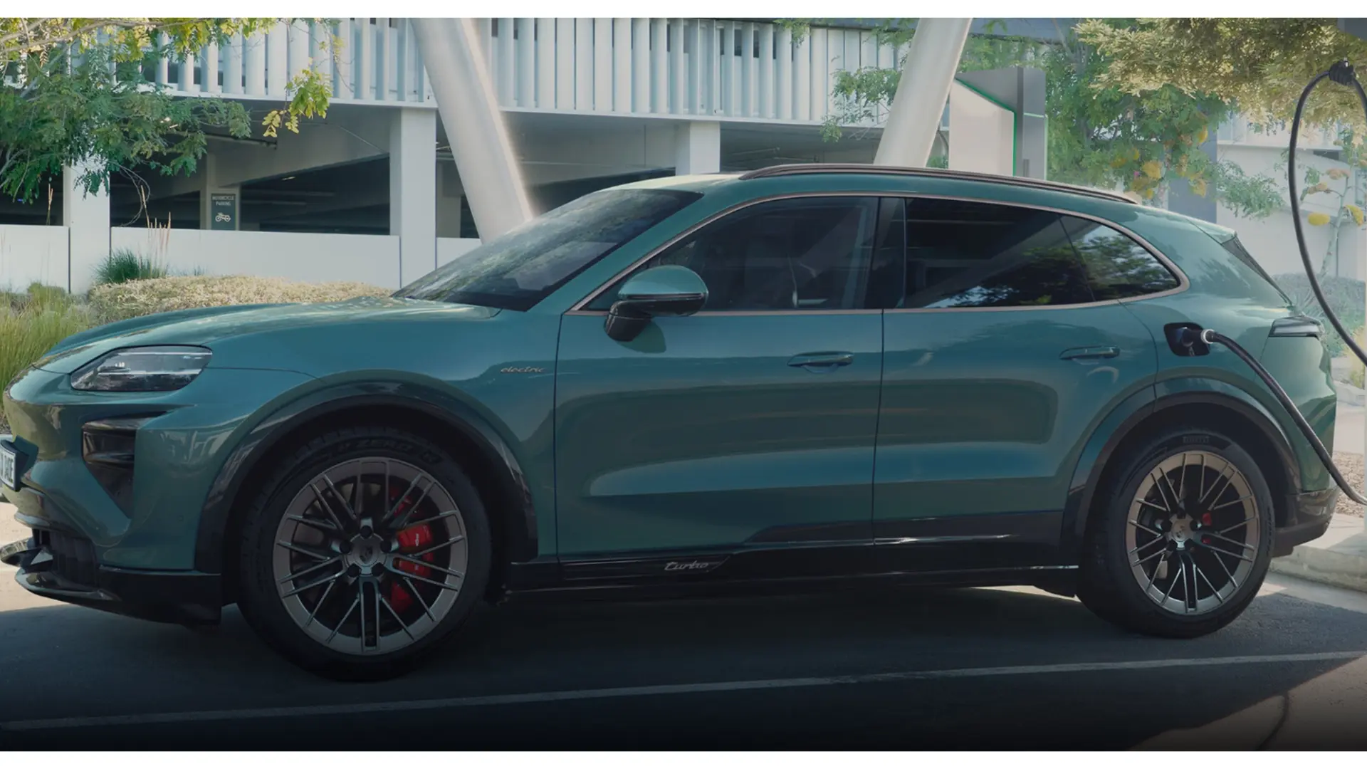 porsche-cayenne-electric-launched-in-india-at-177-crore-642-km-range-400-kw-charging-and-more-1291