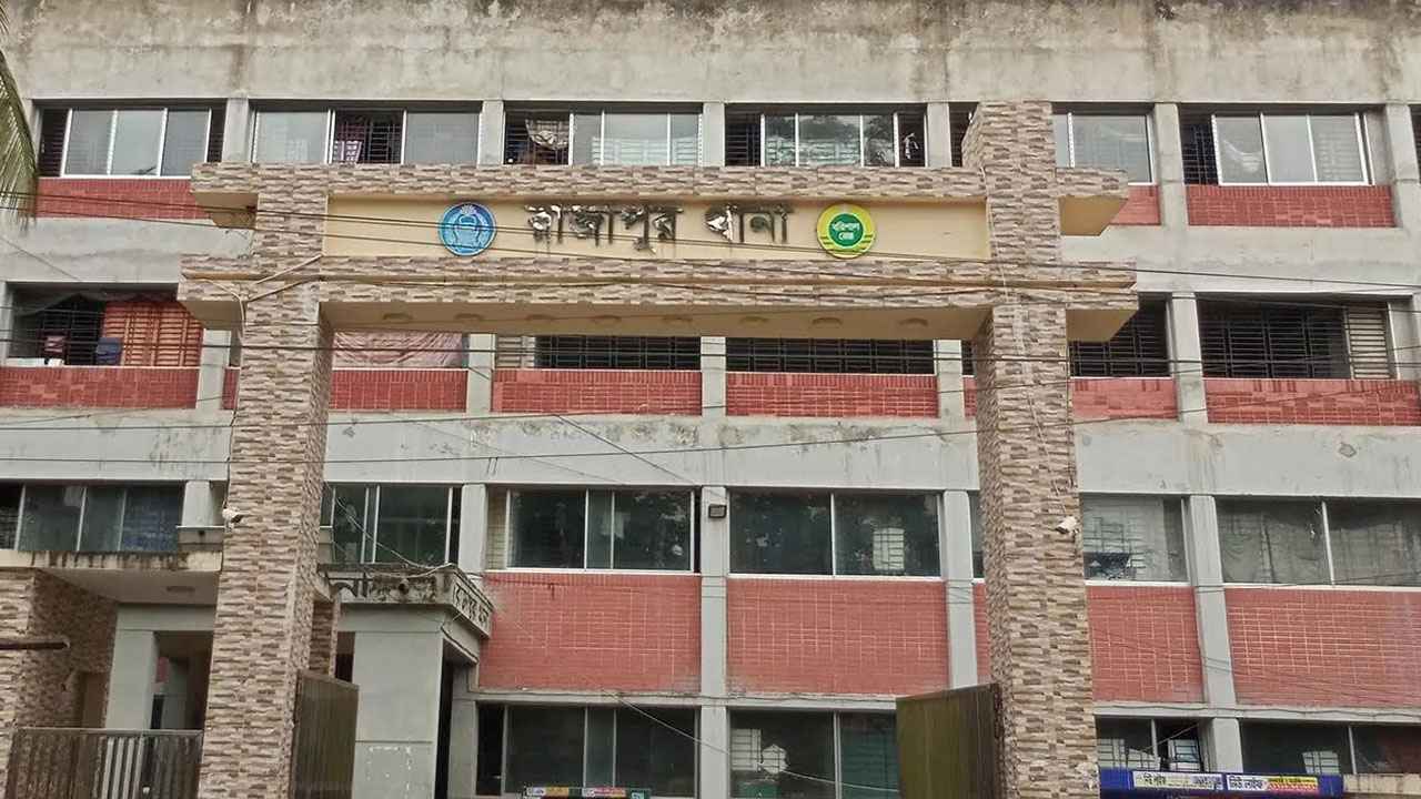 ইজিবাইক উল্টে ১০ বছরের শিশুর মৃত্যু, মা ও চালক আহত