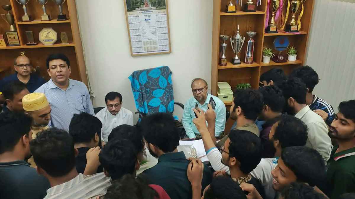 রাবিতে সাংবাদিকদের ওপর হামলা, মামলা করার আশ্বাস প্রশাসনের