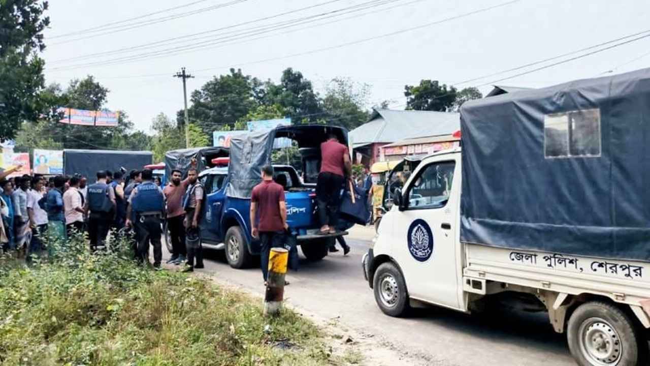 মাইকে ঘোষণা দিয়ে দুই গ্রামবাসীর সংঘর্ষ, পুলিশসহ আহত ১০