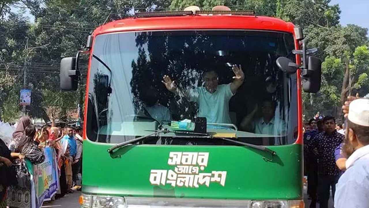 প্রধানমন্ত্রীকে স্বাগত জানাতে সৈয়দপুর-রংপুর মহাসড়কের দুই পাশে জনস্রোত