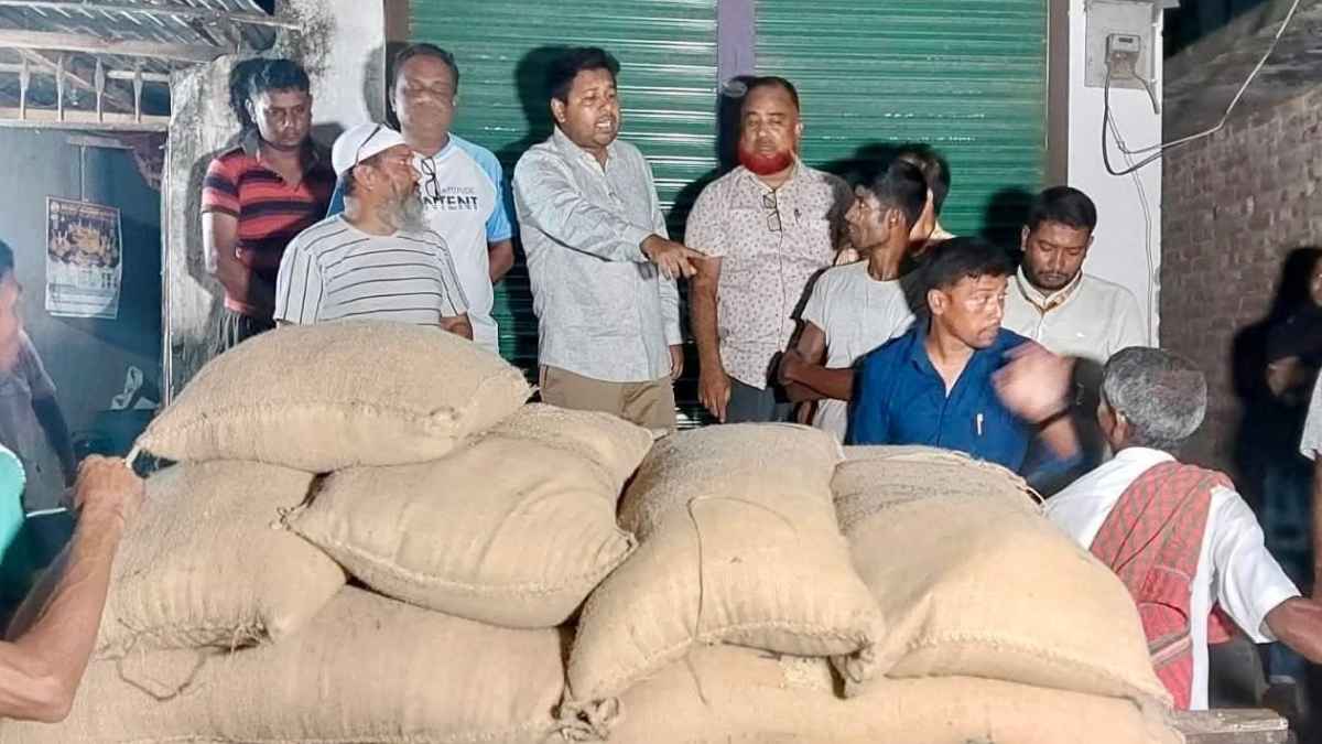 নাটোরে ৭৩ বস্তা সরকারি চাল জব্দ