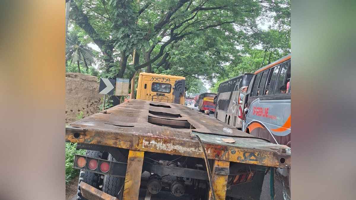ফেনীতে এক দিনে সড়কে ঝরল ৫ প্রাণ