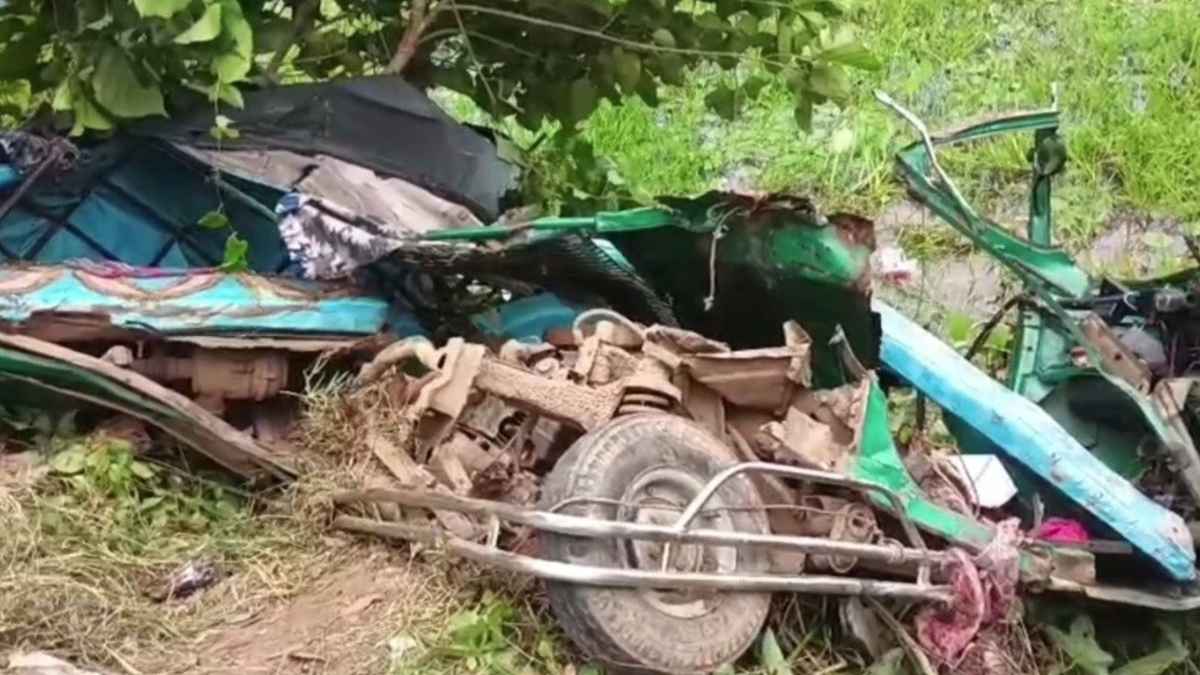 গাজীপুরে কাভার্ডভ্যান-সিএনজি অটোরিকশা সংঘর্ষে মৃতের সংখ্যা বেড়ে ৪