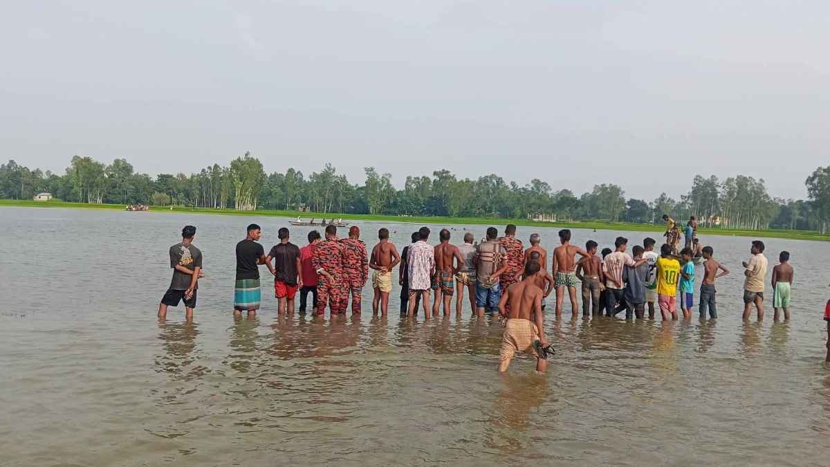 বিলে ডুবে যাওয়া ছেলেকে বাঁচাতে গিয়ে বাবার মৃত্যু