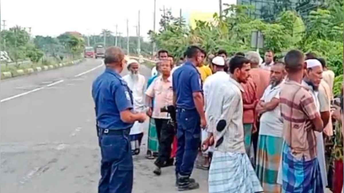 স্বামীর মোটরসাইকেলে ওড়না পেঁচিয়ে প্রাণ গেল স্ত্রীর