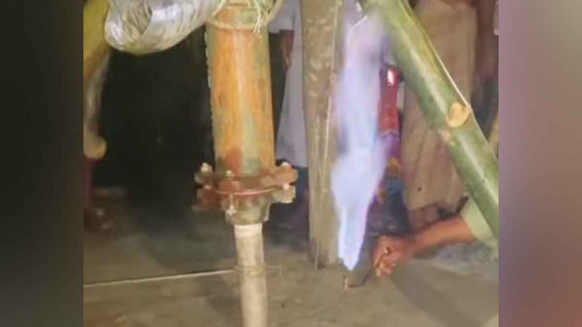 পটুয়াখালীতে গভীর নলকূপ থেকে বের হচ্ছে ‘গ্যাস’