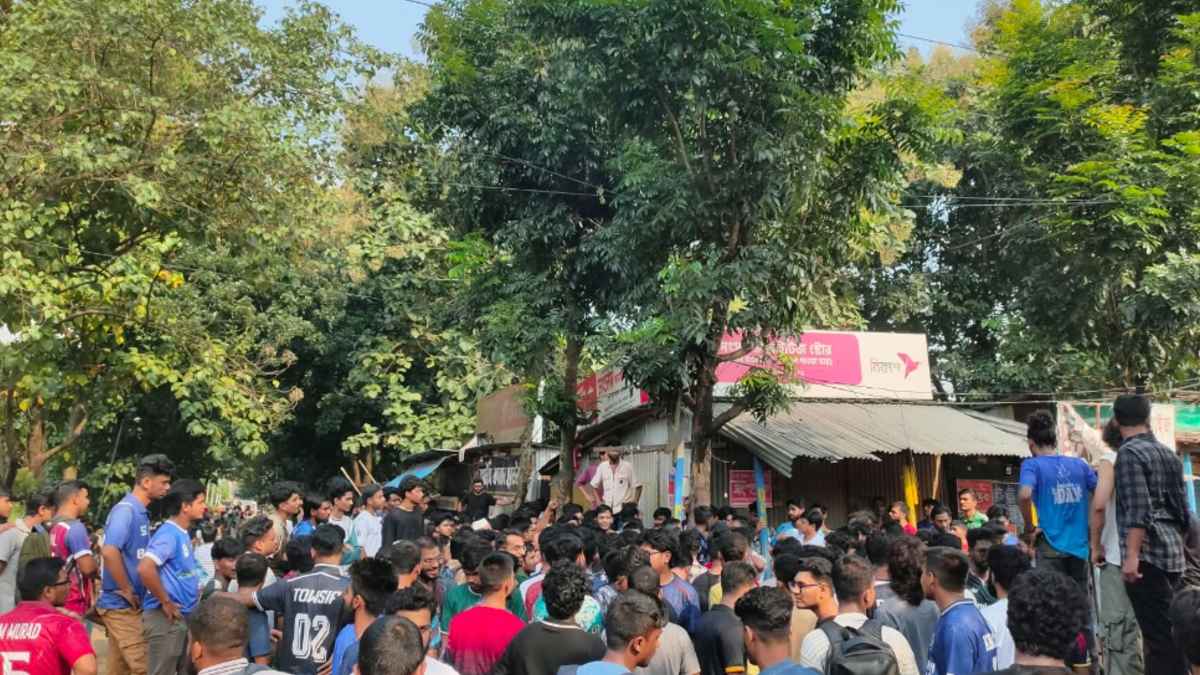 জাবিতে দুই হলের শিক্ষার্থীদের মধ্যে সংঘর্ষ, আহত ৯