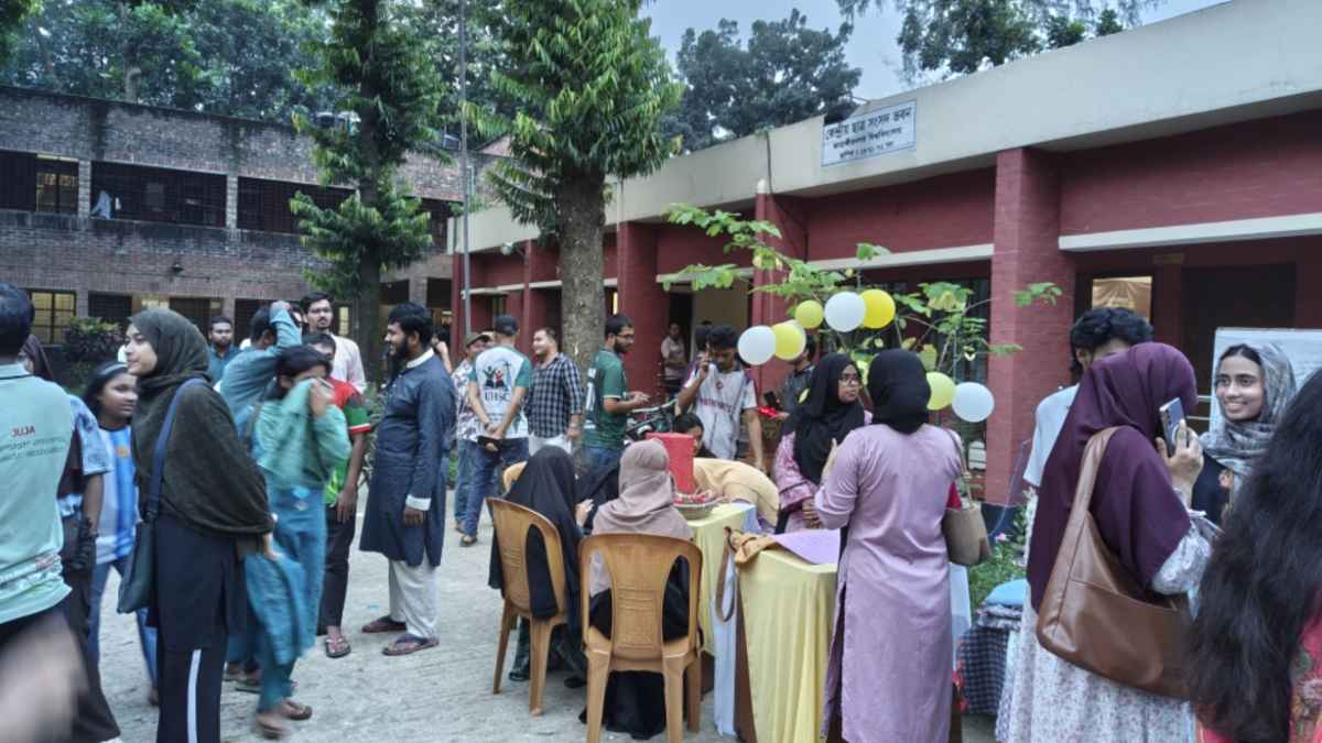দায়িত্বের শেষ দিনে জাকসুর ‘শেষ বিকেলের উৎসব’