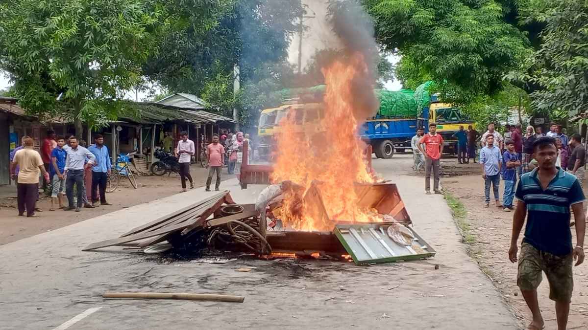শিশু হত্যার পর লাশ গুম: মহাসড়ক অবরোধ, অভিযুক্তের বাড়ি ভাঙচুর