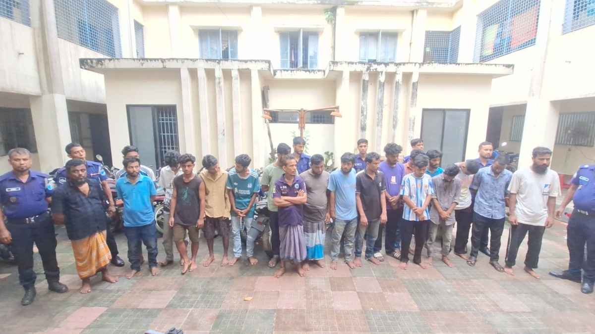 অনলাইন জুয়া-ক্যাসিনোর বিরুদ্ধে পুলিশের অভিযান, আটক ২১