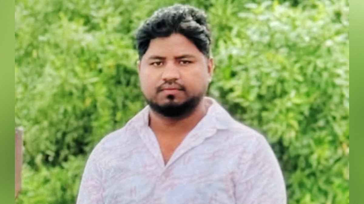 মহেশখালীতে ঘুরতে গিয়ে সড়কে ঝরল প্রবাসীর প্রাণ