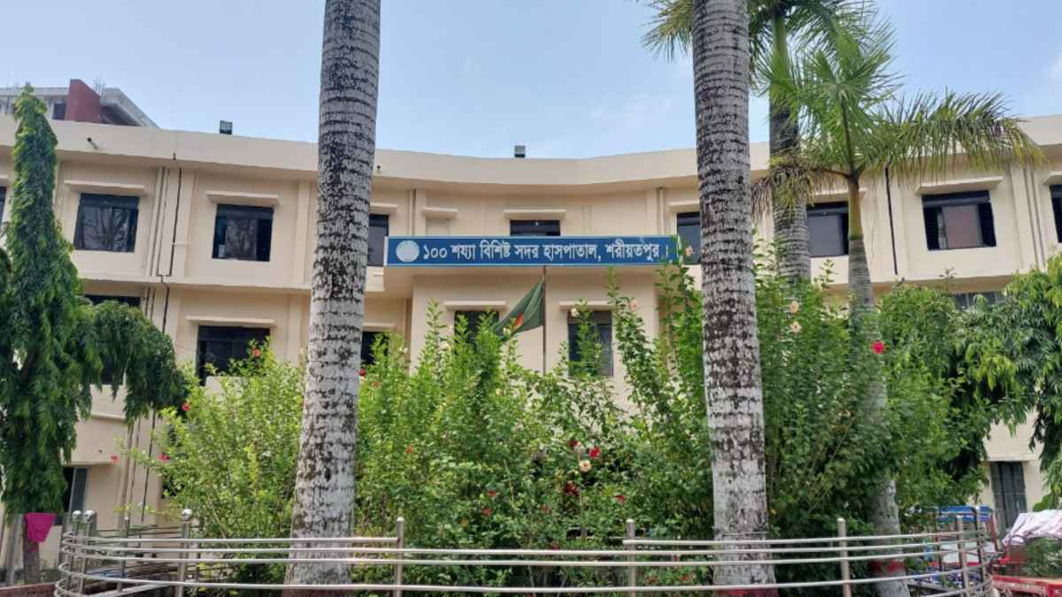 হাজারো রোগীর ভিড়, চিকিৎসক মাত্র ২২ জন