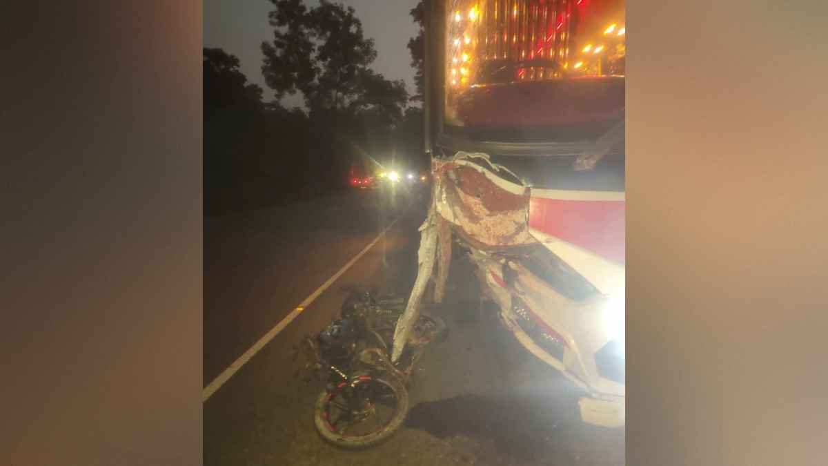 বরিশালে বাসচাপায় মোটরসাইকেল আরোহী ৩ এসএসসি পরীক্ষার্থী নিহত