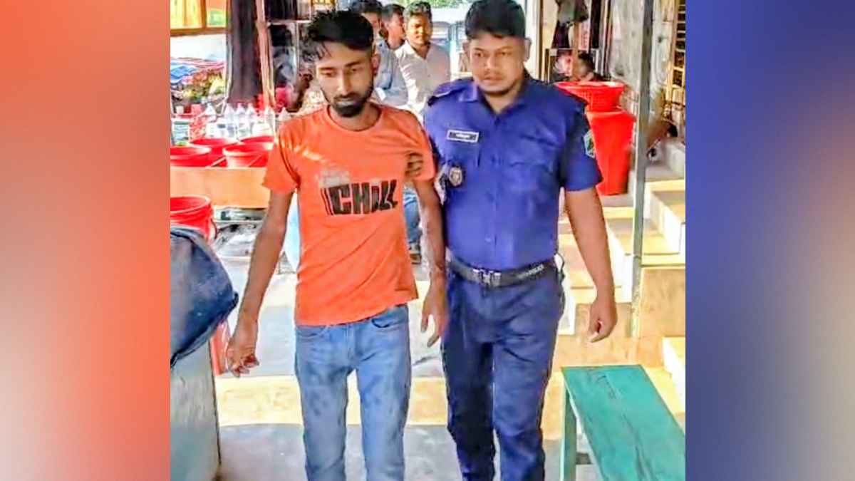 নাটোরে শেখ হাসিনার জন্মদিন উদযাপন, ছাত্রলীগ নেতাকে পুলিশে দিলো ছাত্রদল