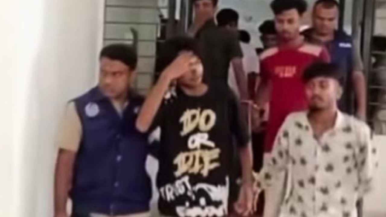 ফতুল্লায় কার্যক্রম নিষিদ্ধ আওয়ামী লীগের ১৬ নেতাকর্মী গ্রেফতার