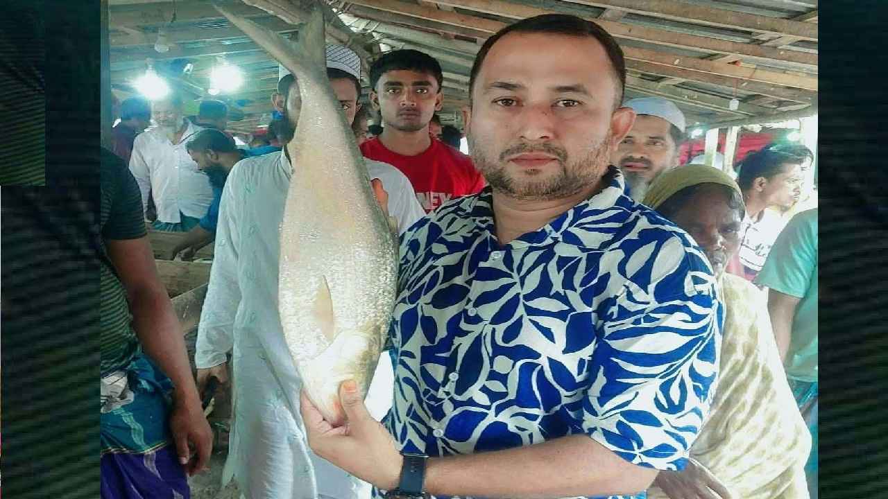 লক্ষ্মীপুরে জেলের জালে পৌনে তিন কেজির ইলিশ, দাম ১৩ হাজার ২৫০ টাকা