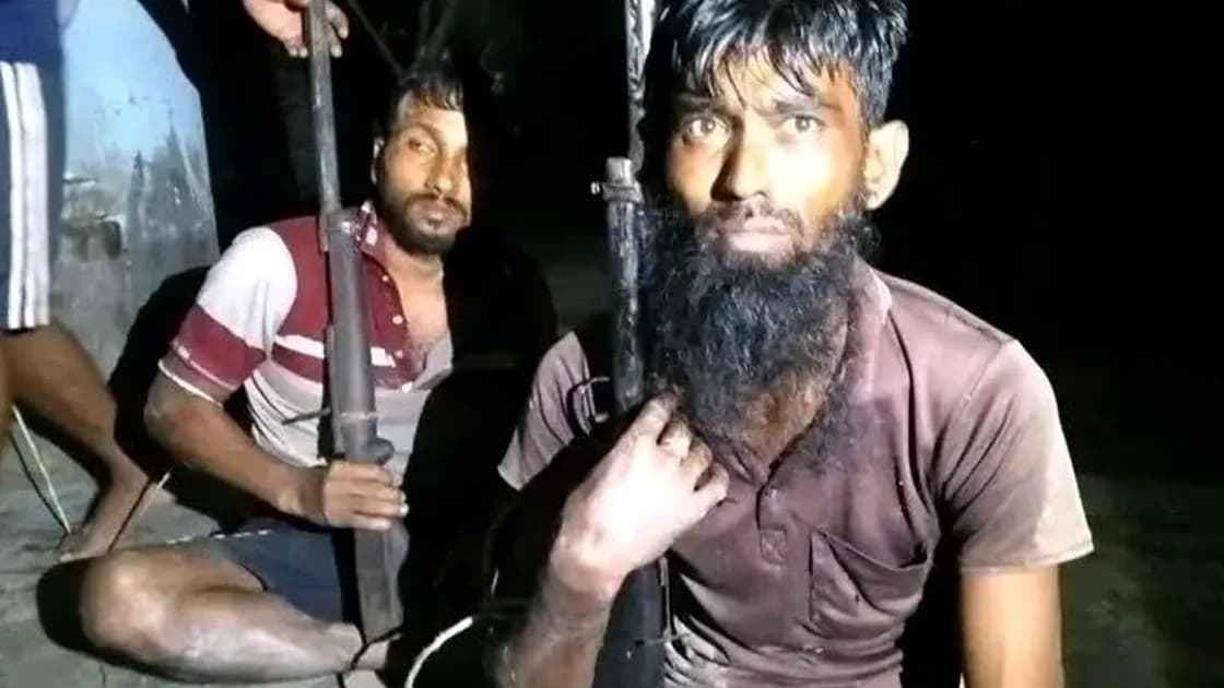 সুন্দরবনে র্যাবের কাছে ৫২ বনদস্যুর আত্মসমর্পণ