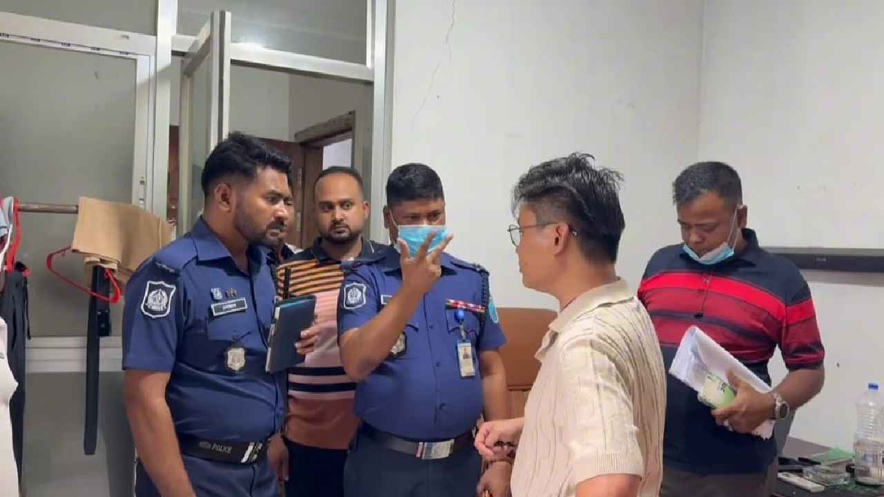 ধামরাইয়ে ব্যাটারি কারখানায় চীনা কর্মকর্তাকে বেধে টাকা লুটের অভিযোগ