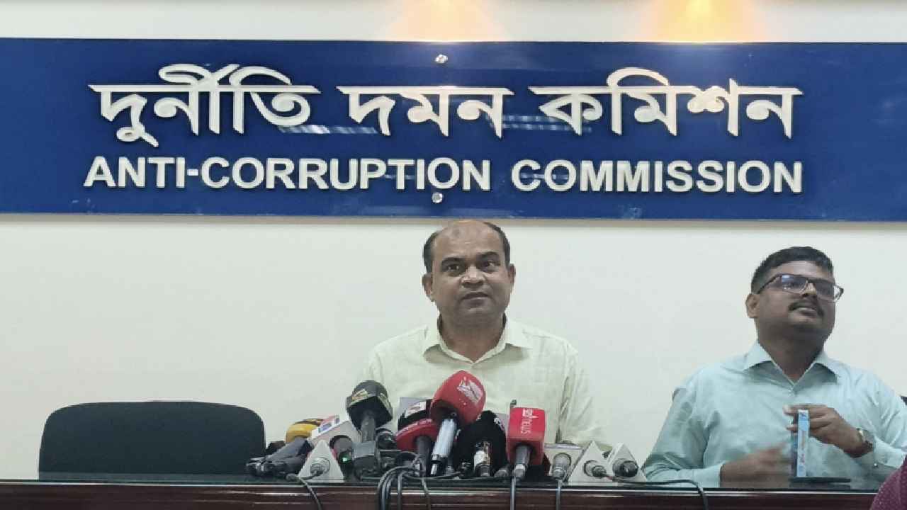 আসিফ মাহমুদ বিরুদ্ধে ৫ কোটি টাকা দুর্নীতির অভিযোগ অনুসন্ধানে দুদক