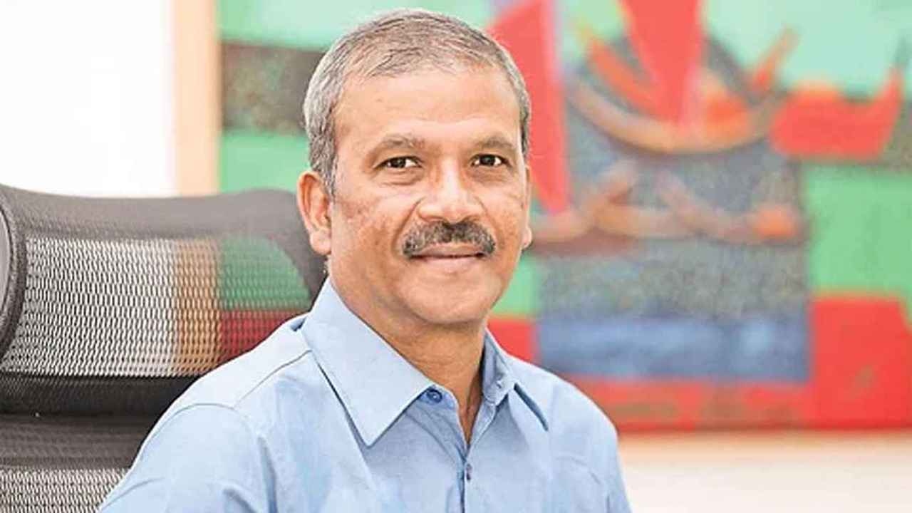 ‘অসমাপ্ত আত্মজীবনী’ নিষিদ্ধ নয়, বিক্রিতে বাধা বেআইনি: আসিফ নজরুল