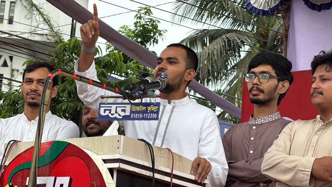 সরকারের বিরুদ্ধে কিছু লিখলেই গ্রেফতার হচ্ছে: ফেনীতে আসিফ মাহমুদ