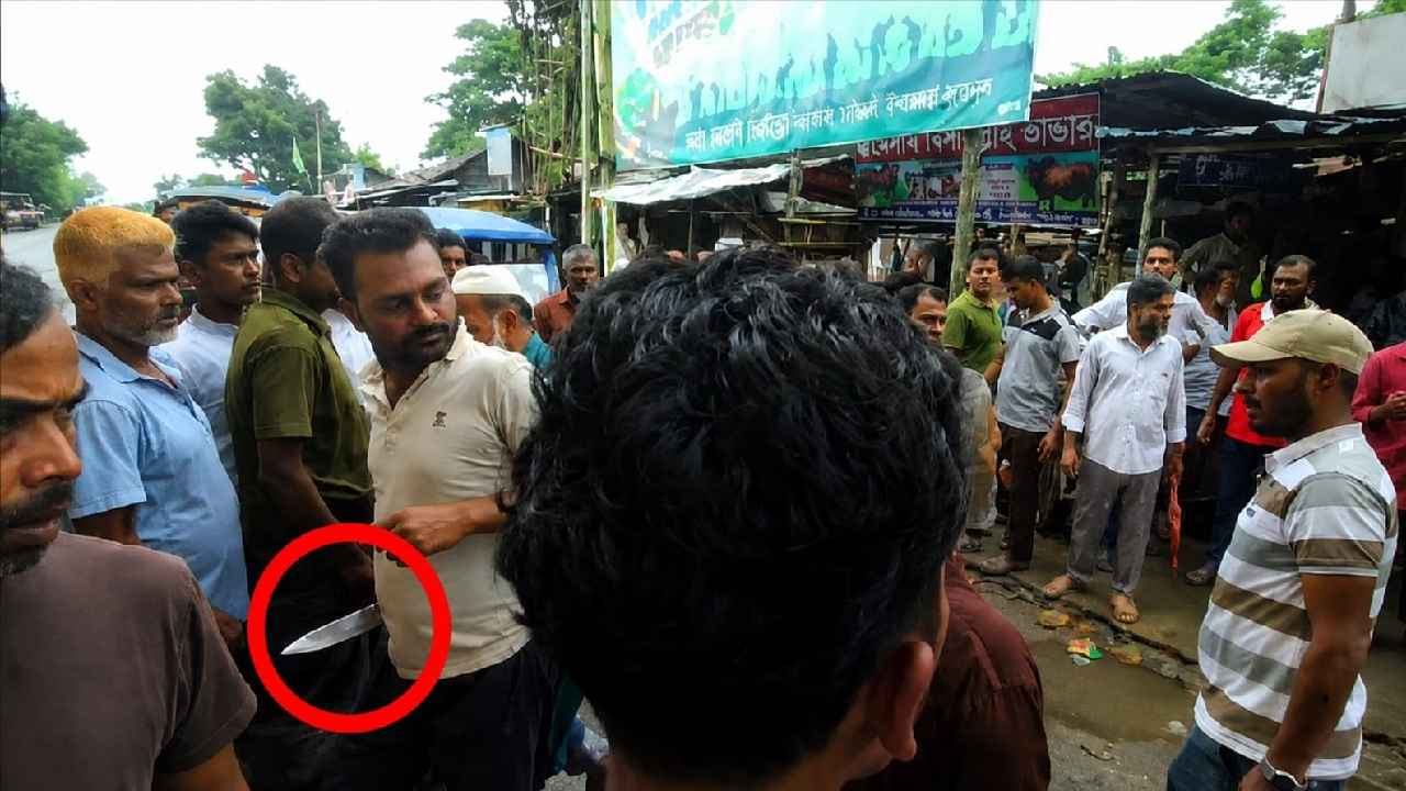 বিএনপির কর্মসূচিতে প্রকাশ্যে ছুরি নিয়ে হাজির স্বেচ্ছাসেবক দল নেতার ভাই