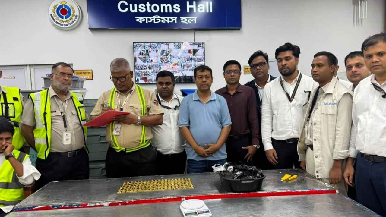 বিমানের কর্মীর বেল্টে মিলল ১৪ কেজি স্বর্ণ, আটক ১