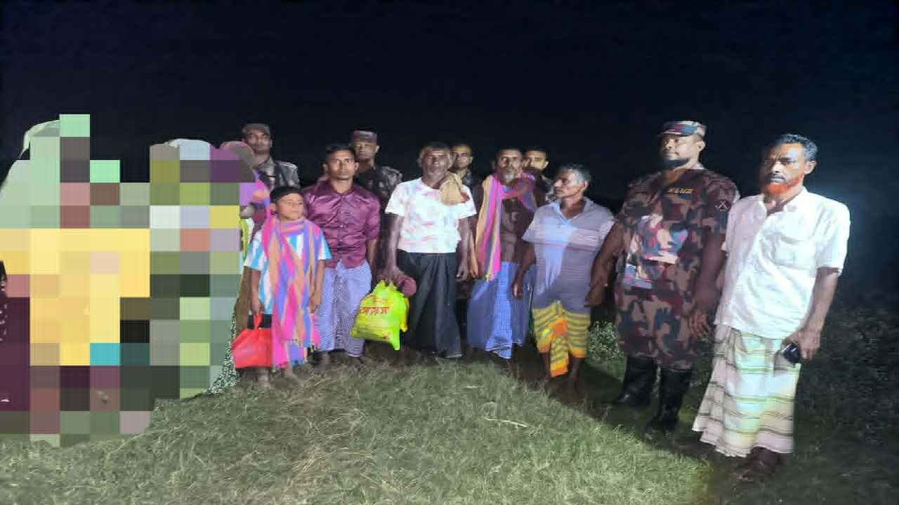 পদ্মায় নৌকাডুবি: বিএসএফের উদ্ধার ১০ বাংলাদেশি ফেরত, নিখোঁজ ১