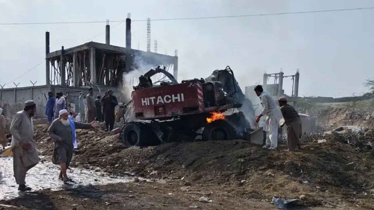 পাকিস্তানে পুলিশ চেকপোস্টে আত্মঘাতী হামলা, নিহত ১১
