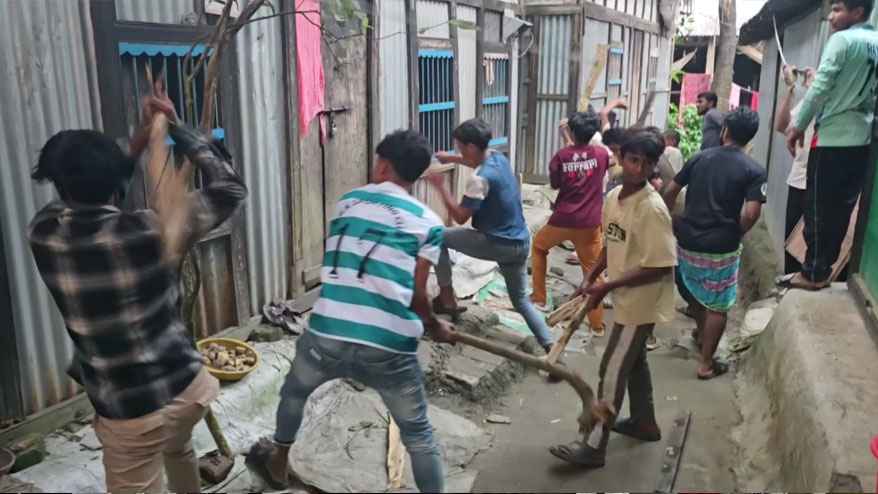 মুন্সিগঞ্জে ভ্যানচালক হত্যা: আসামিদের বাড়িঘরে হামলা ও ভাঙচুর