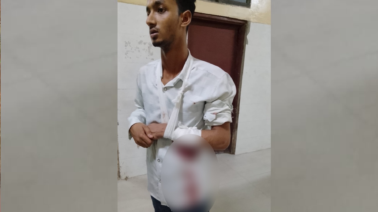 মোহাম্মদপুরের নবীনগর হাউজিং এলাকায় ‘রয়েল এ্যাপার্টমেন্ট বিল্ডার্সের অফিসে হামলায় আহত কর্মী। ছবি- সংগৃহীত