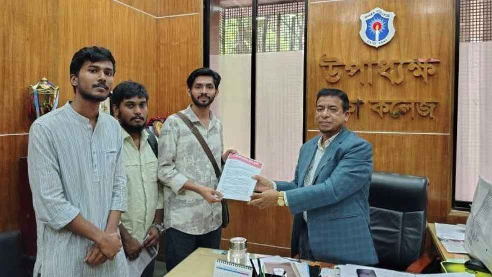 অডিটোরিয়াম ব্যবহারে ১৫ দিন আগে অনুমতির নির্দেশ প্রত্যাহারের দাবি