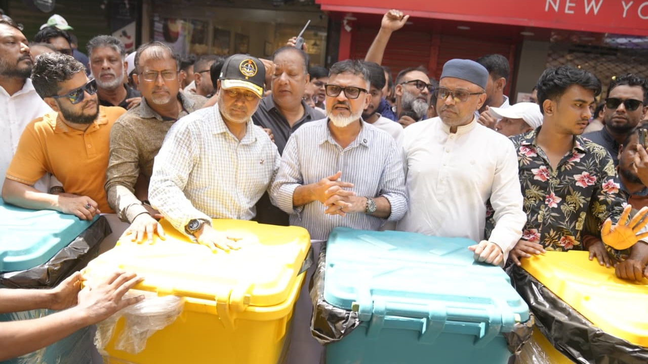 বিশেষ পরিচ্ছন্নতা সপ্তাহের উদ্বোধনী অনুষ্ঠানে ঢাকা উত্তর সিটি করপোরেশনের (ডিএনসিসি) প্রশাসক মো. শফিকুল ইসলাম খান