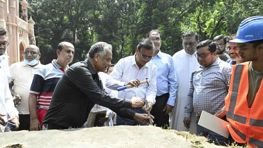 ওয়ারীর খ্রিষ্টিয়ান কবরস্থান রক্ষণাবেক্ষণে ৫ লাখ টাকা অনুদান