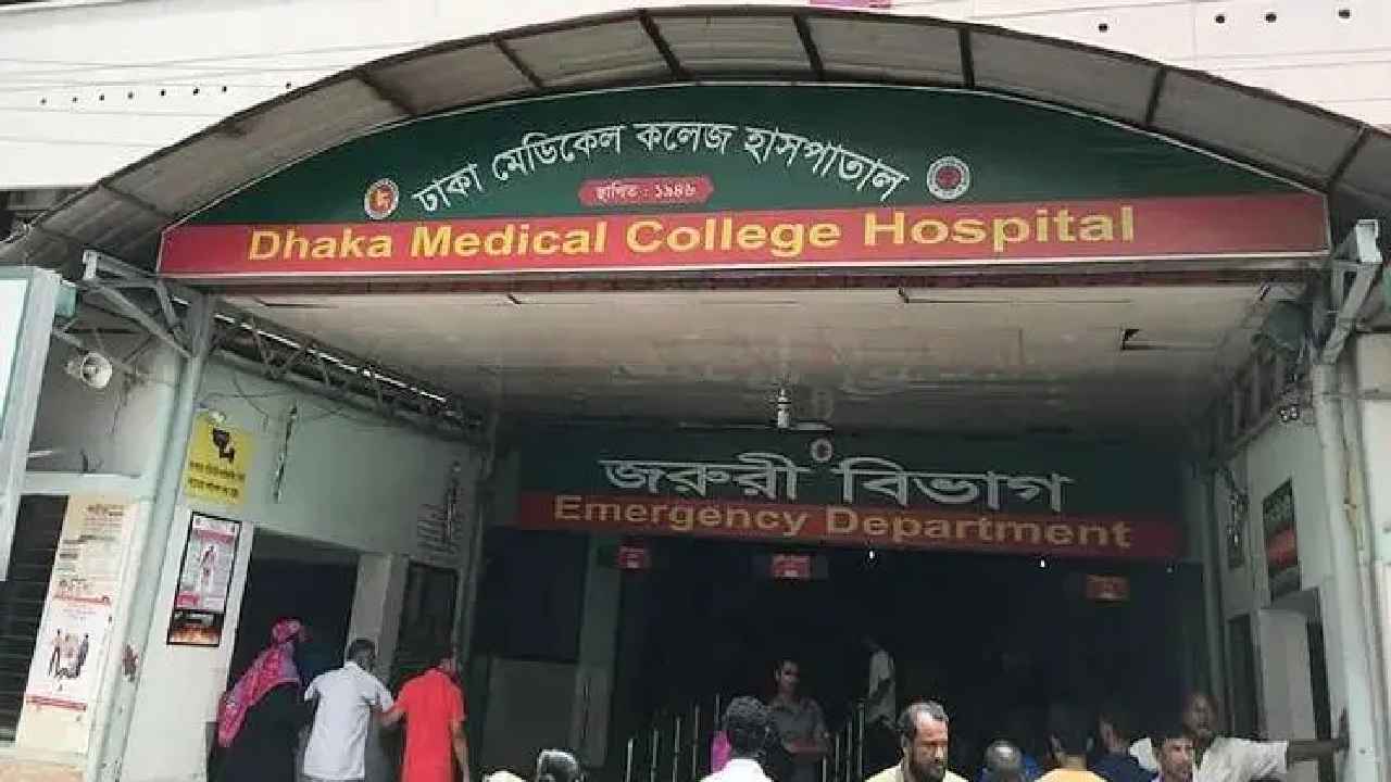 যাত্রাবাড়ীতে চলন্ত বাস থেকে ছিটকে পড়ে প্রাণ হারালেন হেলপার