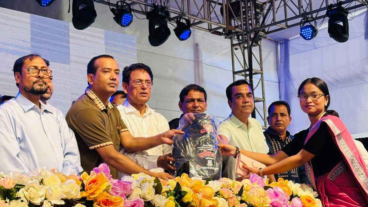 এআই ও বিদেশি ভাষায় দক্ষতা অর্জনে গুরুত্ব দেওয়ার আহ্বান শিক্ষামন্ত্রীর