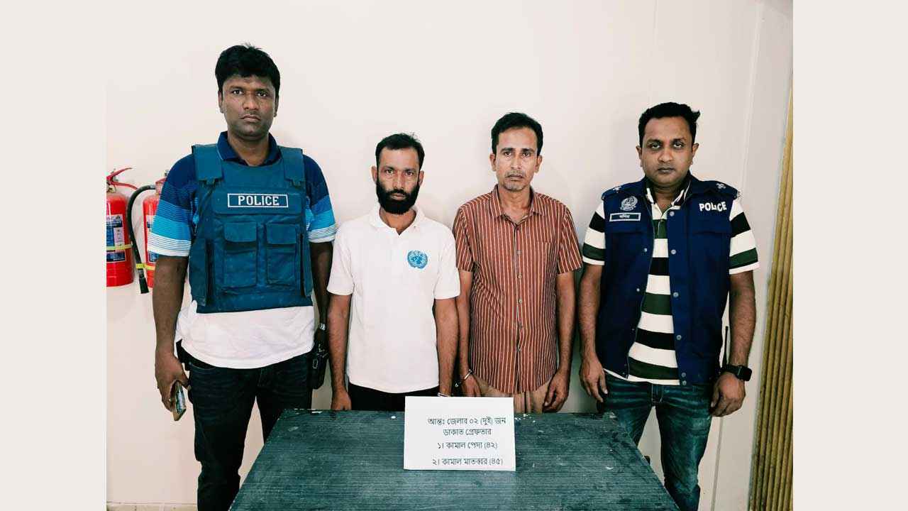 ব্যাংক বুথে লুটের ছক, ডাকাত দলের দুই সদস্য গ্রেফতার