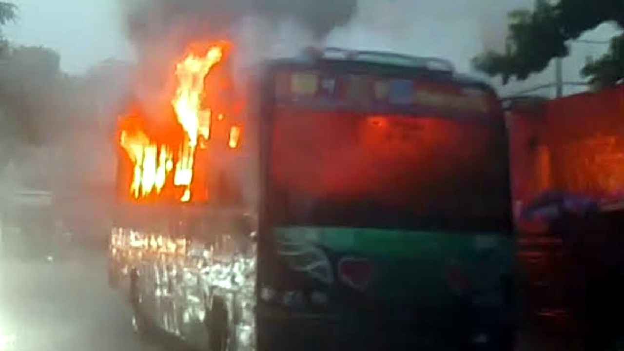 পল্লবীতে পার্কিং করা পরিস্থান পরিবহনের বাসে আগুন