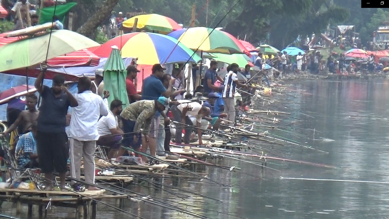 Fishing_festival_in_the_rotten_pond_2