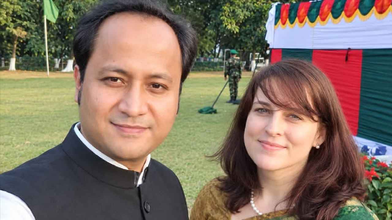 নওফেলের স্ত্রী ইমা ক্লেয়ার বার্টনের বিদেশযাত্রায় নিষেধাজ্ঞা