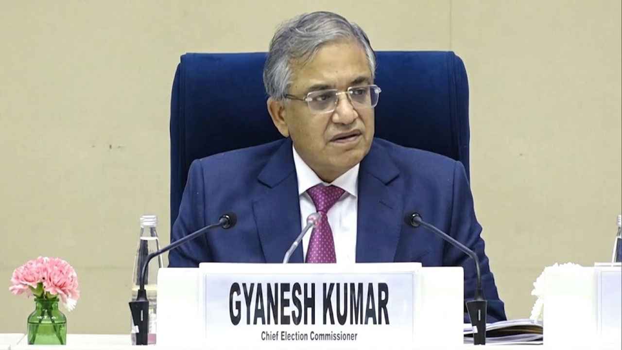 ভারতে প্রধান নির্বাচন কমিশনারের একাধিপত্য ও ‘বেআইনি কাজ’ নিয়ে তোলপাড়