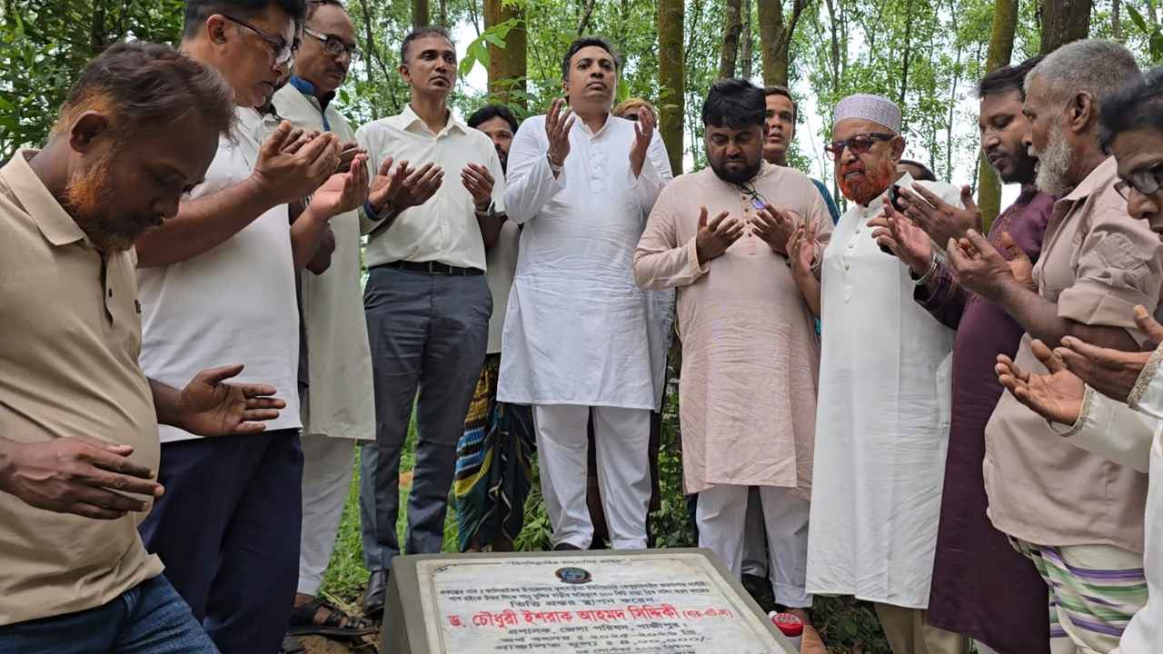 গাজীপুরে একদিনে ৩০ প্রকল্প উদ্বোধন করলেন প্রশাসক