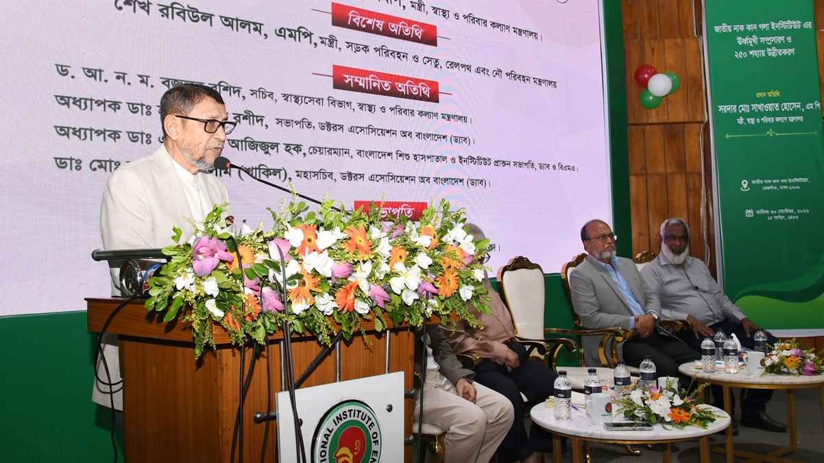 চিকিৎসকরা বহু সীমাবদ্ধতার মাঝেও দিনরাত সেবা দিচ্ছেন: স্বাস্থ্যমন্ত্রী