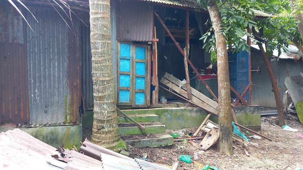 Hand_bomb_explodes_in_expatriates_home_2