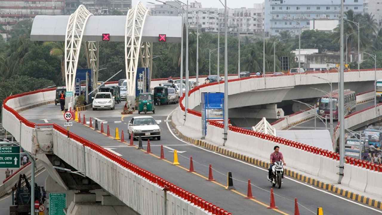 রাজধানীর হানিফ ফ্লাইওভারে মোটরসাইকেল নিয়ন্ত্রণ হারিয়ে যুবকের মৃত্যু